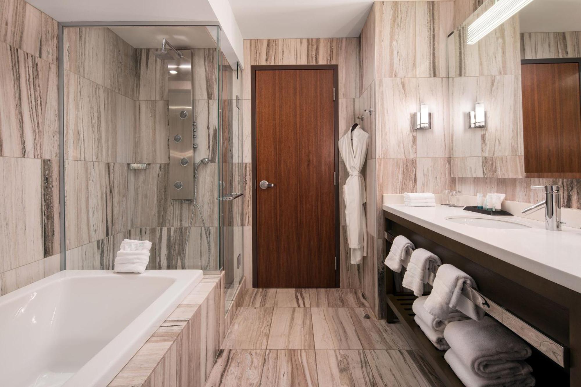 Отель The Westin Cleveland Downtown Экстерьер фото