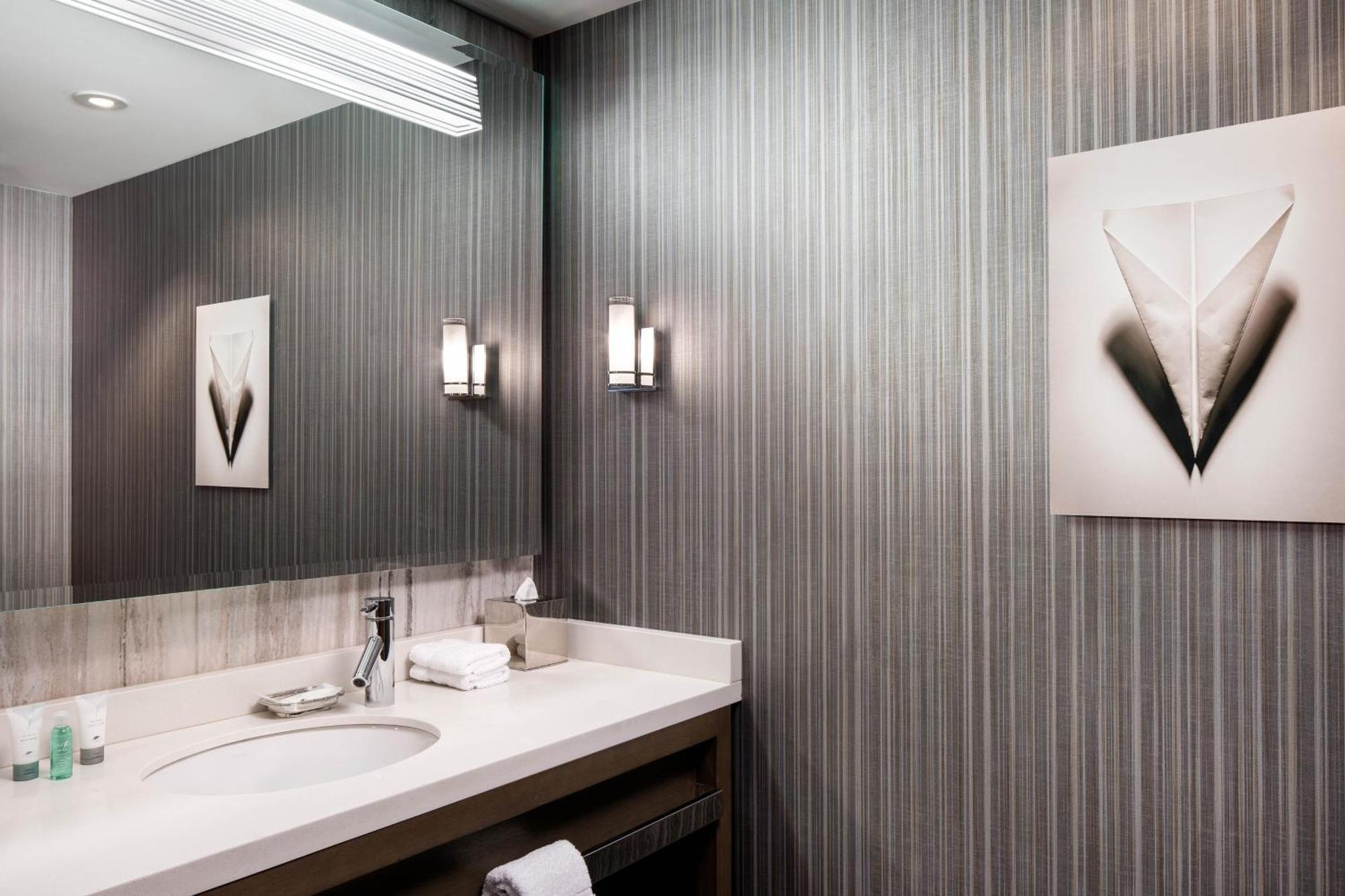 Отель The Westin Cleveland Downtown Экстерьер фото