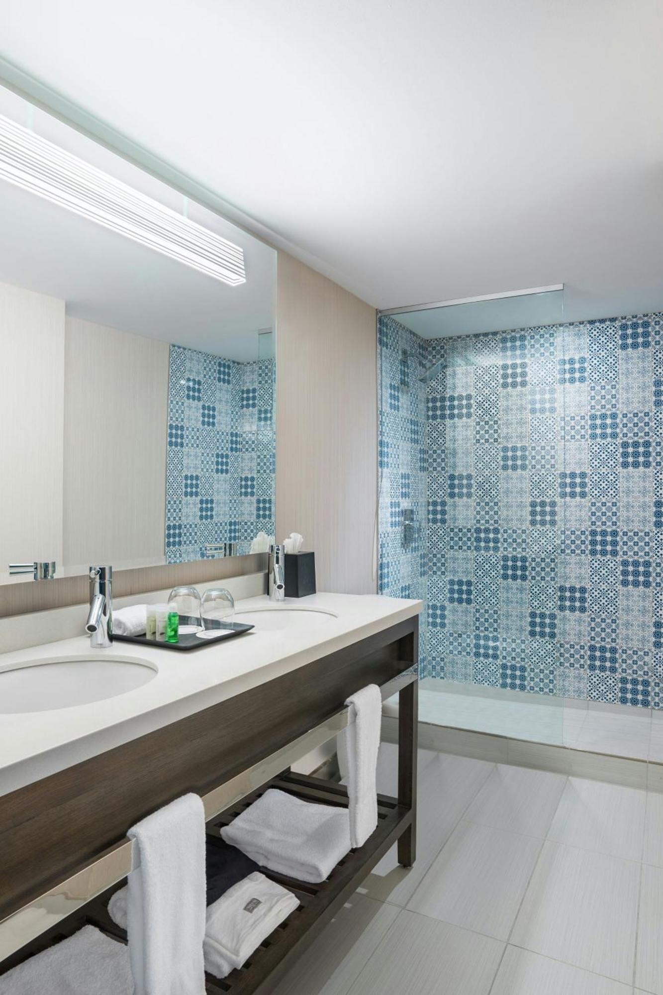 Отель The Westin Cleveland Downtown Экстерьер фото