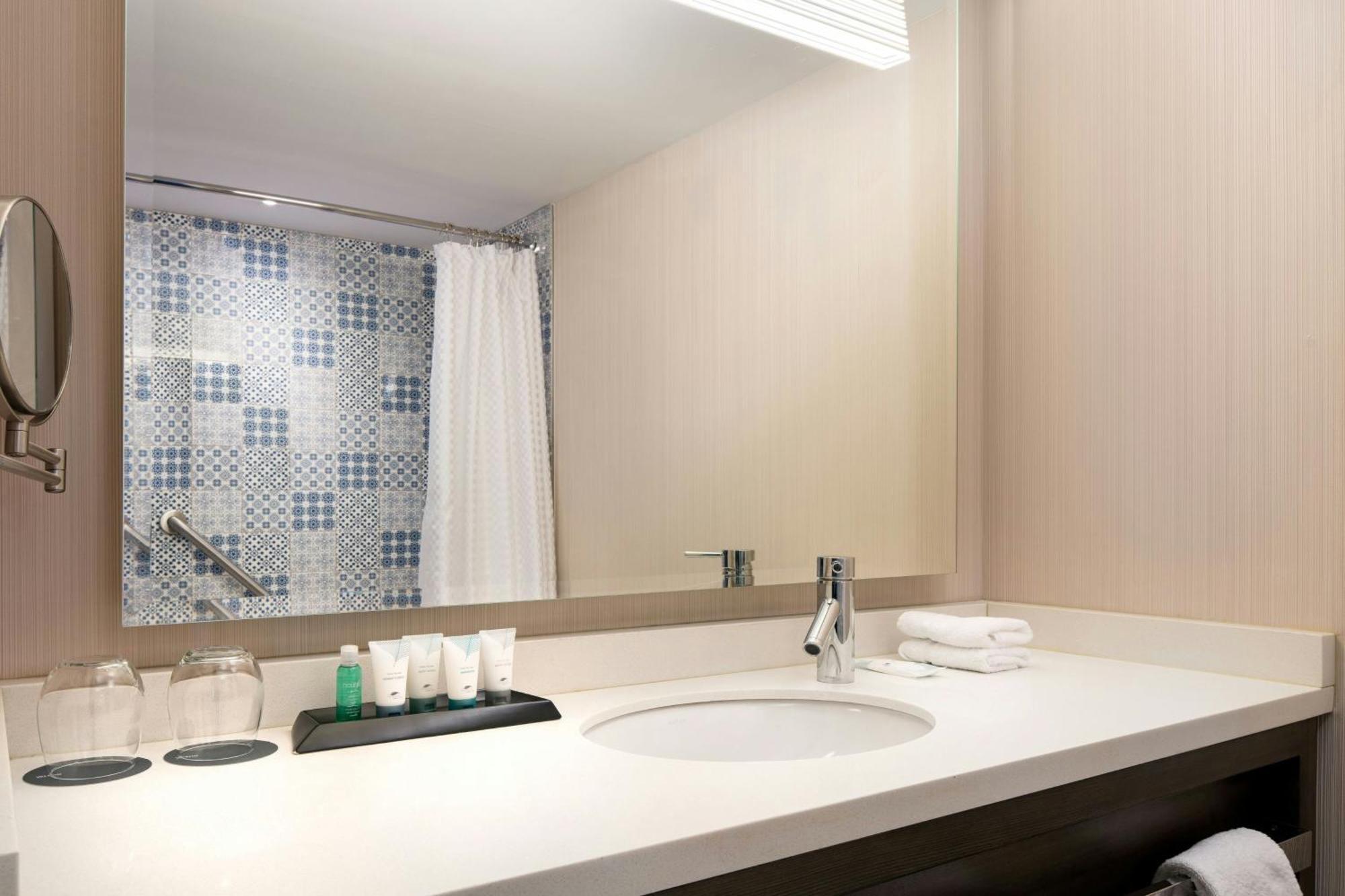 Отель The Westin Cleveland Downtown Экстерьер фото