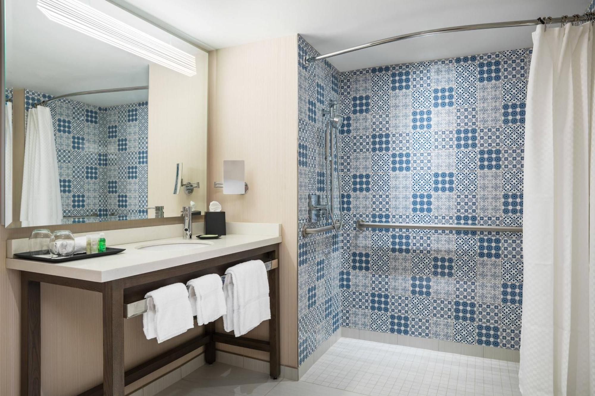 Отель The Westin Cleveland Downtown Экстерьер фото